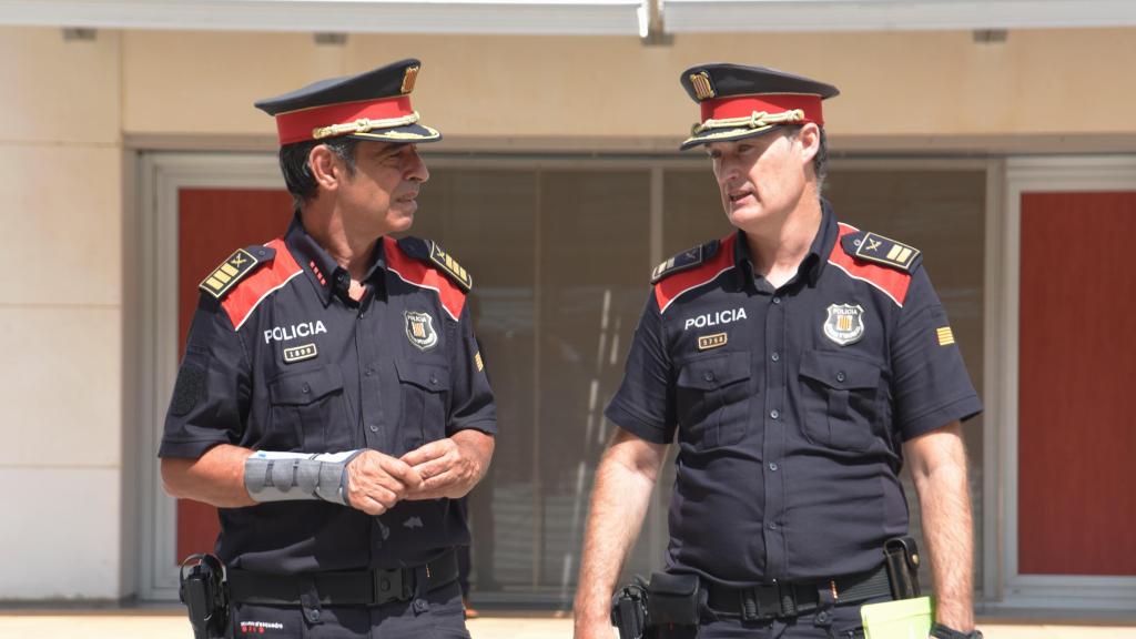 El mayor de Mossos d'Esquadra, Josep Lluís Trapero (i), y el comisario Eduard Sallent