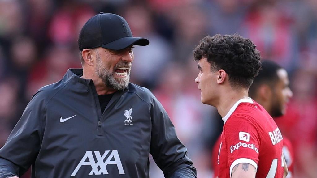 Jurgen Klopp con Stefan Bajcetic