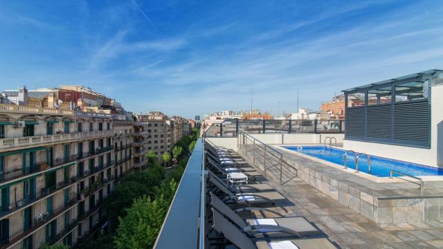 Imagen de la piscina en la zotea del Sunotel Club Central, activo estrella de la cadena