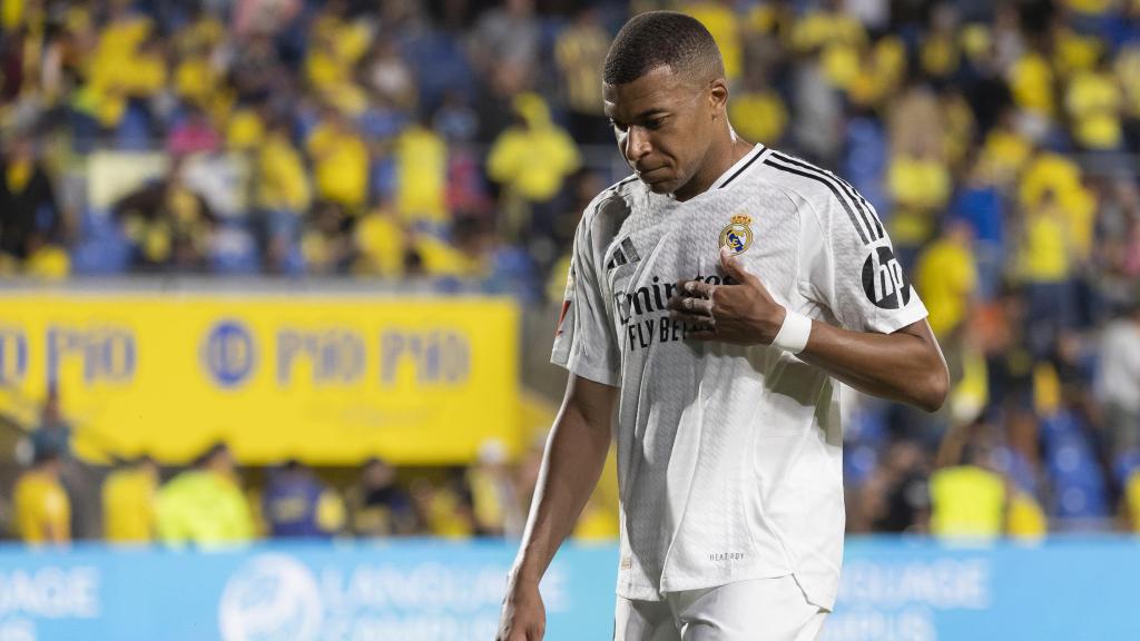 Kylian Mbappé, cabizbajo durante el empate del Real Madrid contra Las Palmas