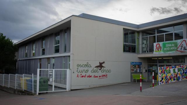Exterior de un centro educativo en Canet de Mar