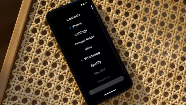Un teléfono con la aplicación Balance Phone instalada