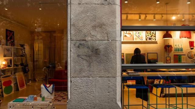 Imagen de la fachada de una tienda en el centro de Barcelona