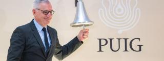 El presidente y consejero delegado de Puig, Marc Puig, durante el toque de campana de la empresa Puig en su salida a Bolsa, en la Bolsa de Barcelona, a 3 de mayo de 2024