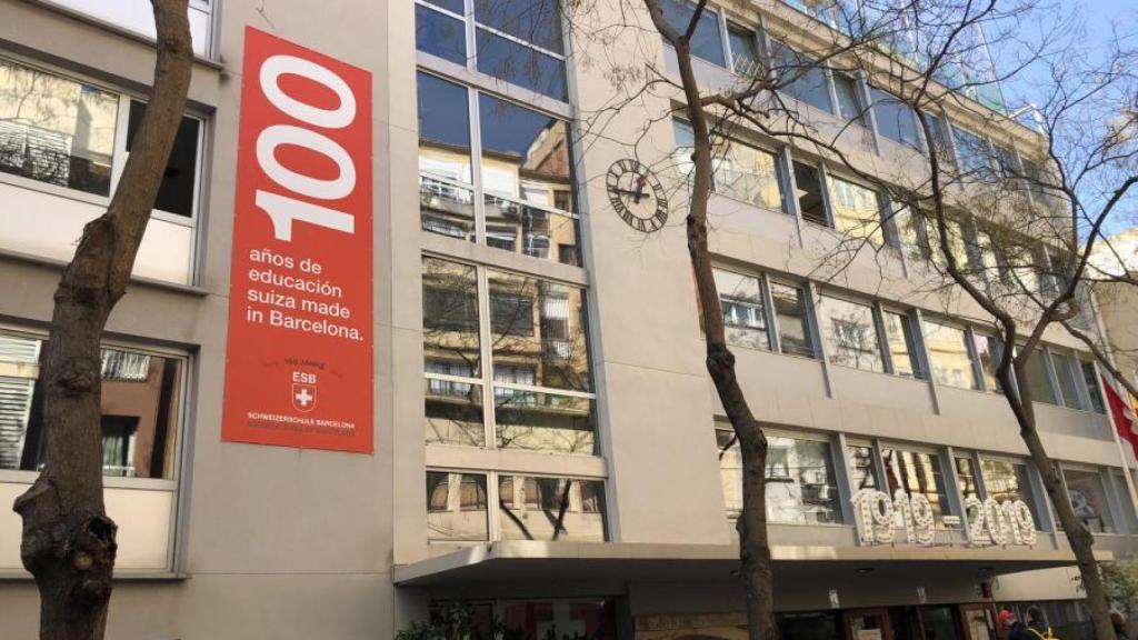 Fachada de la Escuela Suiza de Barcelona, una de las más prestigiosas del país