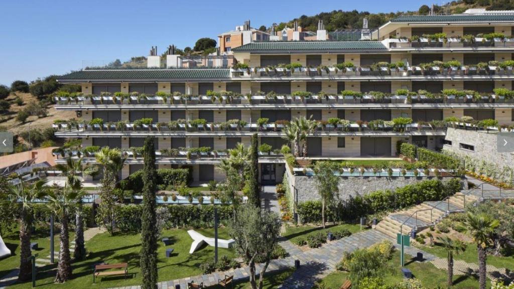 Promoción de Núñez i Navarro en la falda del Tibidabo