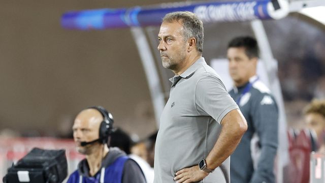 Hansi Flick, preocupado en Mónaco