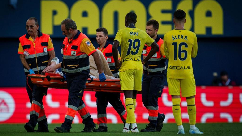 Els serveis mèdics s'enduen en llitera Ter Stegen