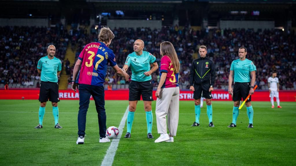 Saque de honor en homenaje a la Copa América