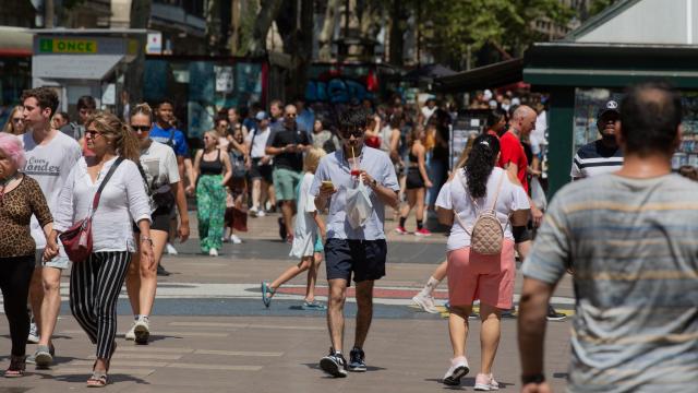Día soleado en la Rambla de Barcelona