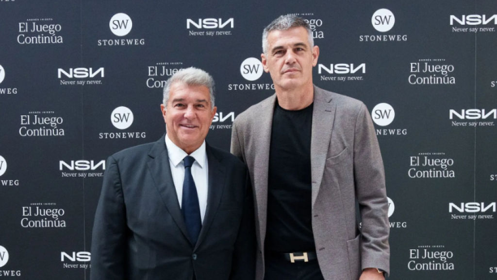 Joan Laporta y Enric Masip en el 'photocall' del acto de despedida de Andrés Iniesta