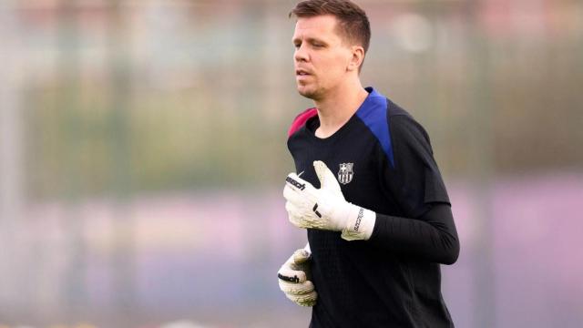 Szczesny ya se entrena a las órdenes de Hansi Flick en el Barça durante el parón de selecciones