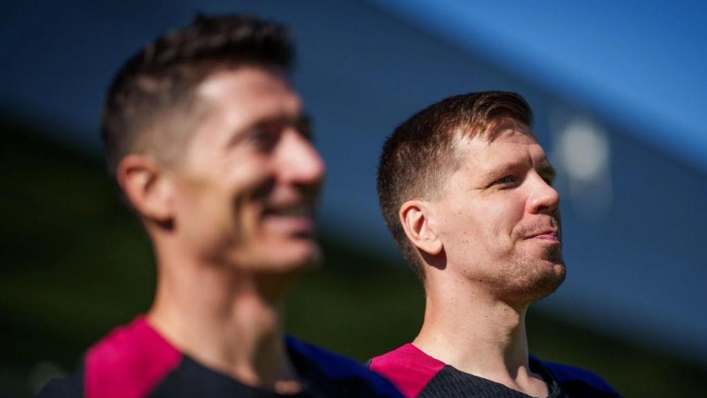 Robert Lewandowski y Wojciech Szczesny, en un entrenamiento del Barça