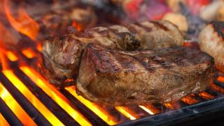 La mejor carne a la brasa se come en el centro de Barcelona: con metodología ancestral