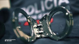 Unas esposas de los Mossos d'Esquadra