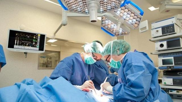 Una operación en un hospital catalán