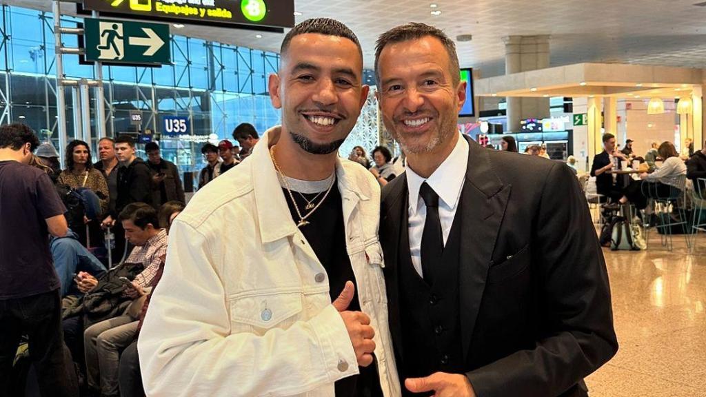 El padre de Lamine Yamal junto a Jorge Mendes, representante del jugador