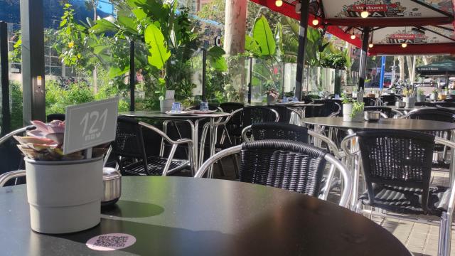 Terraza del restaurante La Barra