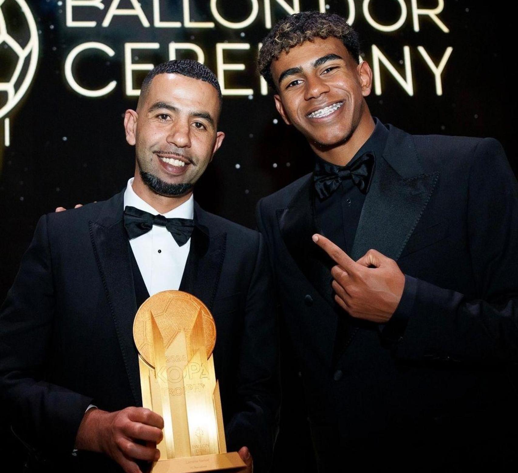 Mounir Nasraoui junto a su hijo, Lamine Yamal, en la gala del Balón de Oro