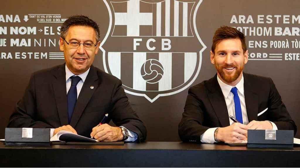 Bartomeu signa la renovació de Leo Messi amb el Barça el 2017