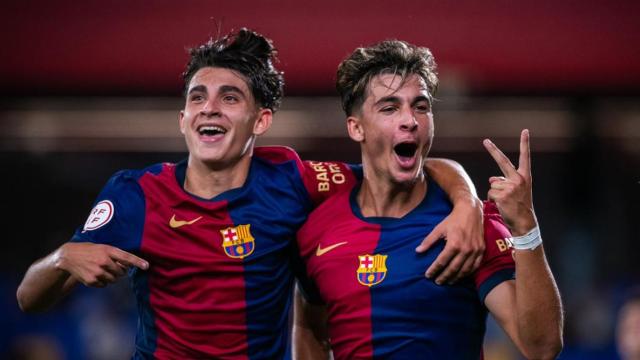 Toni y Guille Fernández festejan un gol con el Barça B
