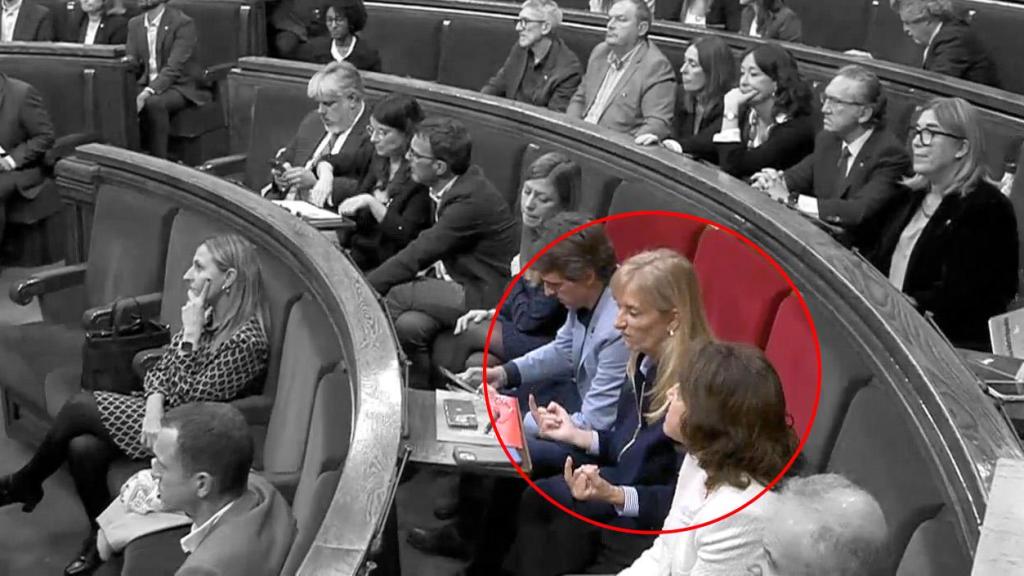 La doble peineta de Anna Navarro a los 'consellers' Eva Menor y Òscar Ordeig en el Parlament