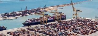 Contenedores en el puerto de Barcelona