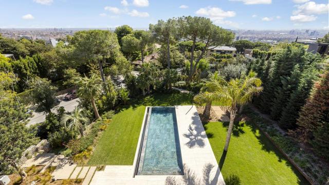 Piscina de una de las casas de Pearsons Garden, en Pedralbes