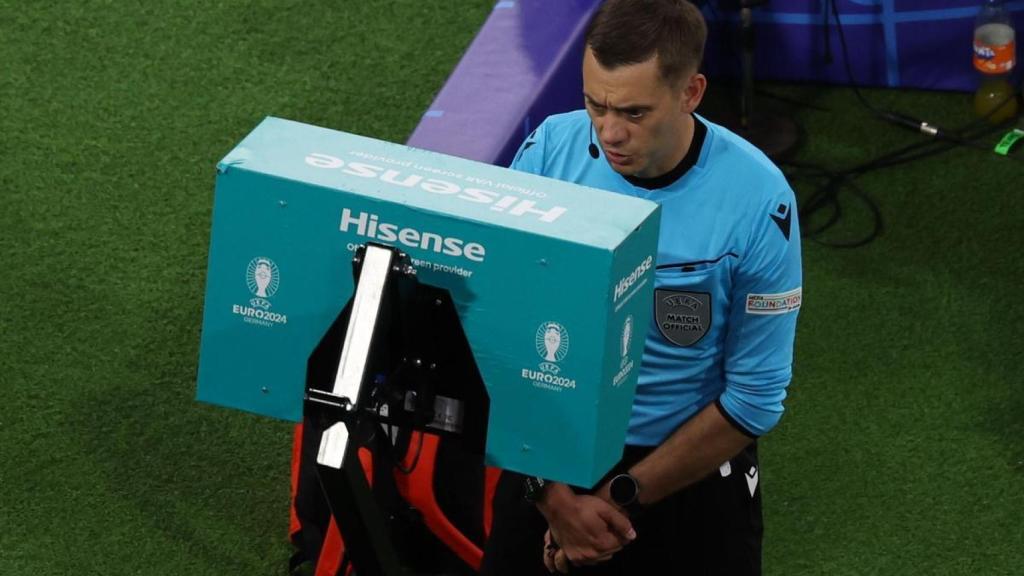 Les pantalles del VAR a l'Eurocopa van comptar amb el patrocini de Hisense