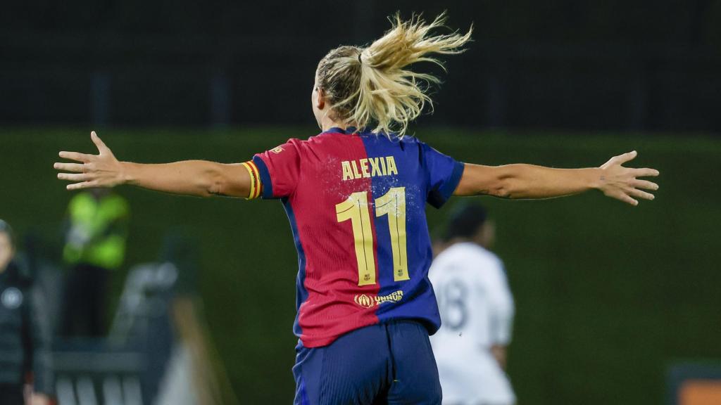 Alexia Putellas celebra su gol en el clásico