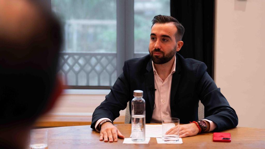 Adrián Vargas, de Onbranding, durante una mesa redonda sobre ciberseguridad