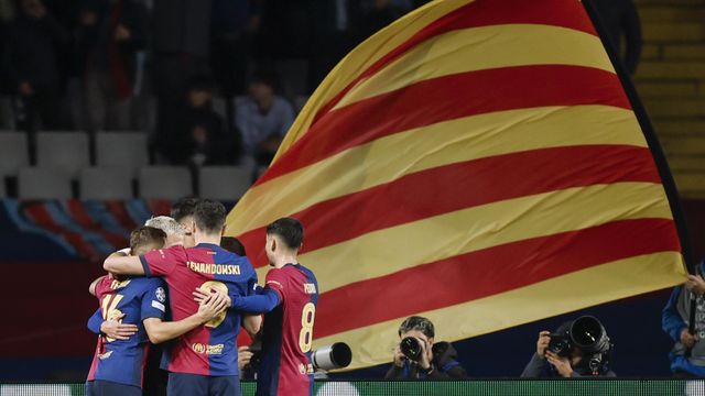 El Barça celebra un gol contra el Brest delante de la afición