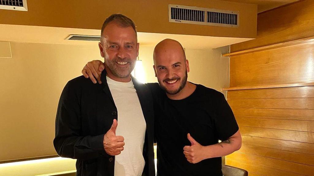 Hansi Flick con Víctor Pardo, chef de Can Ugal