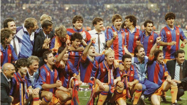 Los jugadores del 'Dream Team' del Barça celebran eufóricos la conquista de la Copa de Europa de 1992 en Wembley