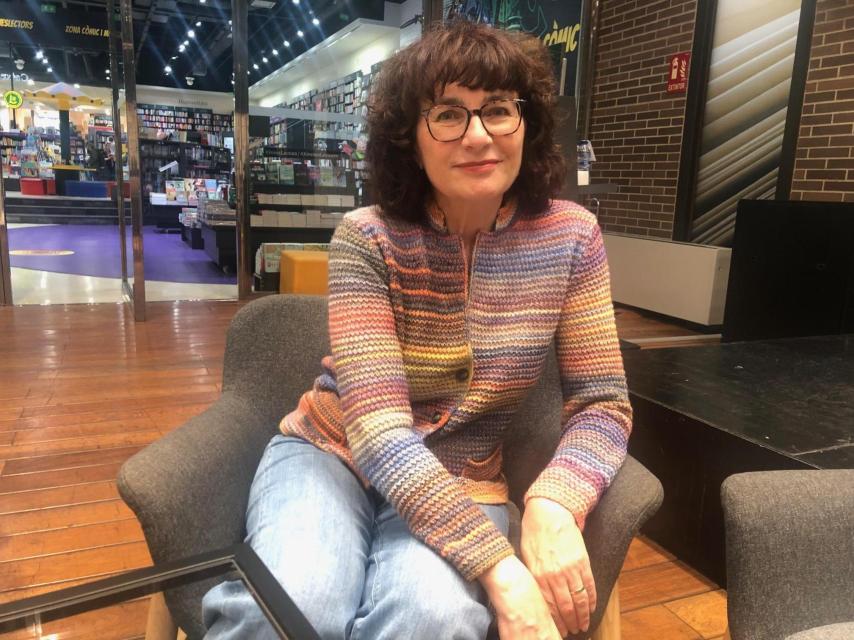 La escritora Anya Niewierra durante la entrevista con 'Letra Global'