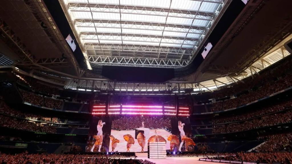 Taylor Swift, durante su concierto en el Santiago Bernabéu