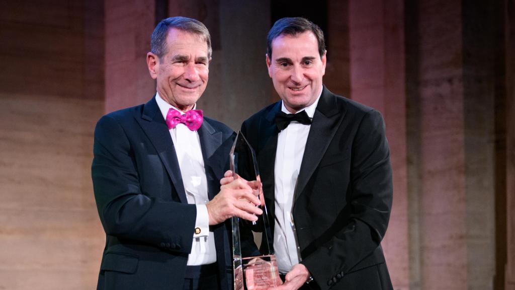 El CEO de Mango, Toni Ruiz, recibe el premio Business Leader of the Year 2024