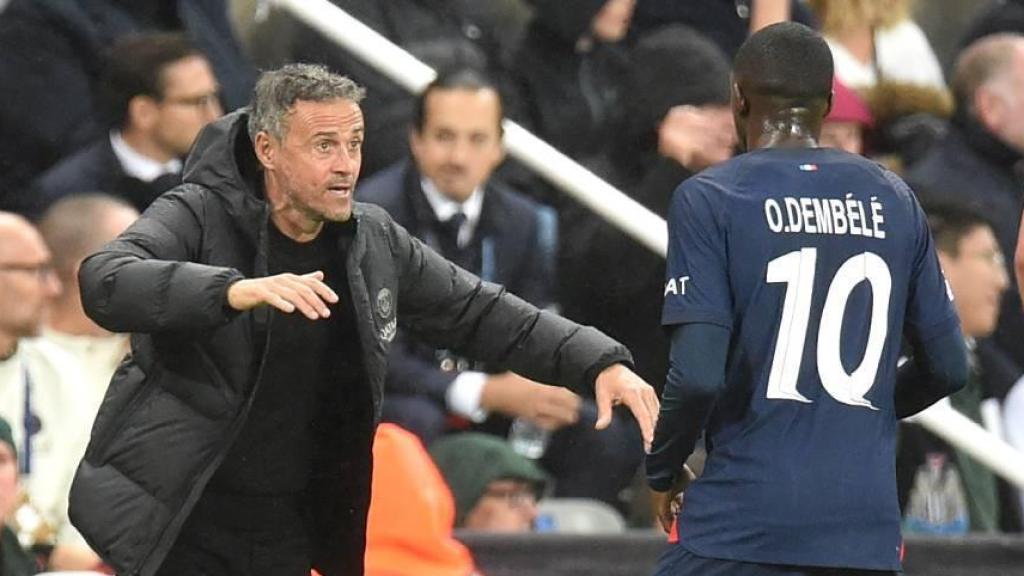Luis Enrique da indicaciones a Ousmane Dembelé en un partido del PSG