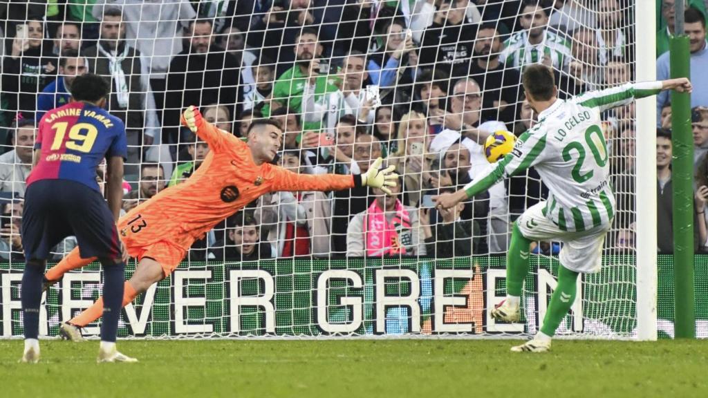 Lo Celso, de penal, bat Iñaki Peña