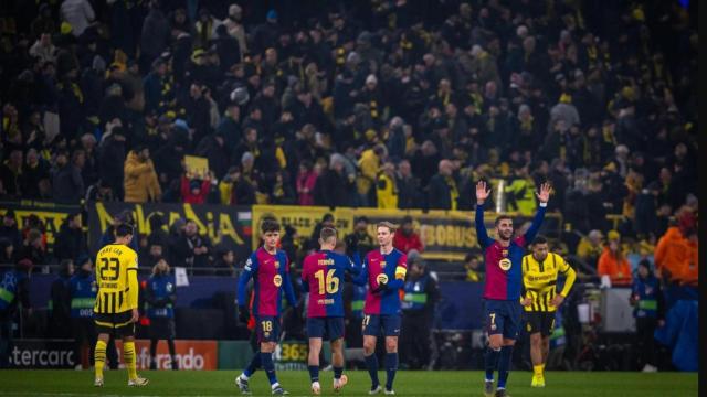Los jugadores del Barça celebran la victoria contra el Borussia Dortmund en la Champions League