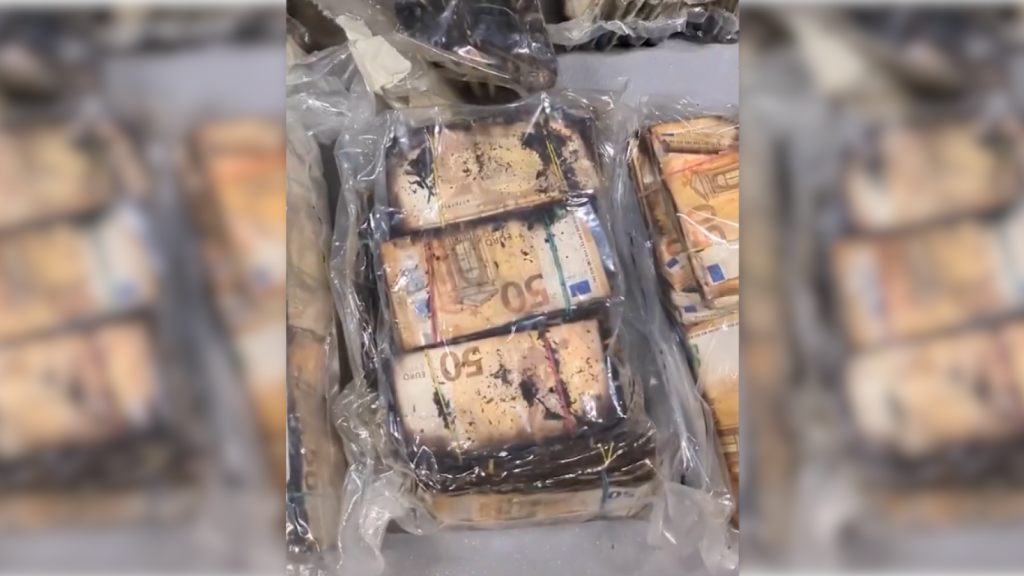 Dinero intervenido en un operativo policial anterior