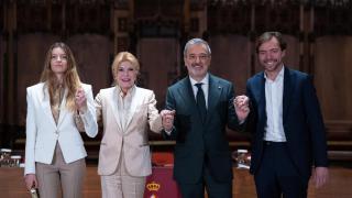 La hija de la baronesa Maria del Carmen Cervera; la baronesa Thyssen-Bornemisza, Carmen Thyssen; el alcalde de Barcelona, Jaume Collboni, y el presidente y CEO de Stoneweg, Jaume Sabater, durante la rueda de prensa para informar del acuerdo para ubicar en Barcelona el Museo Carmen Thyssen