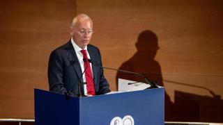 El presidente y fundador de Mango, Isak Andic, interviene durante el acto de entrega del VIII Premio Reino de España a la Trayectoria Empresarial (Iese)