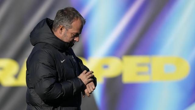 Hansi Flick, en el entrenamiento de este viernes antes del Barça-Atlético