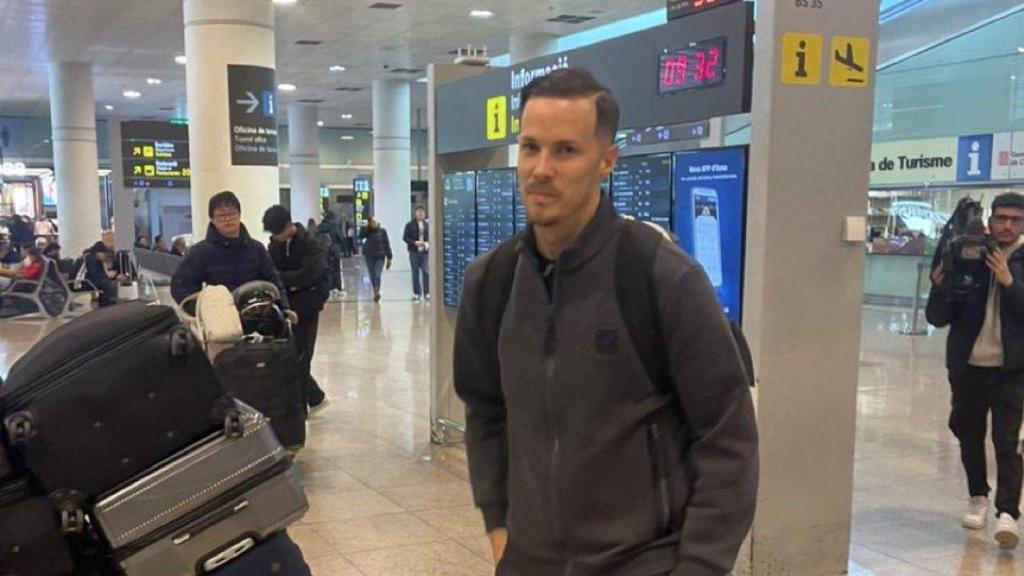 Thomas Heurtel aterra a l'aeroport de Barcelona per fitxar pel Barça de bàsquet