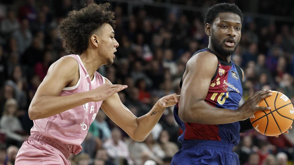 Chimezie Metu durante el Barça de basket-Joventut de Badalona
