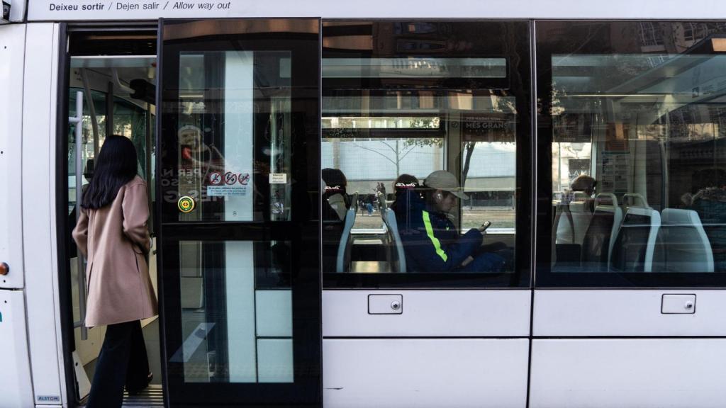 Un tramvia circulant per Barcelona