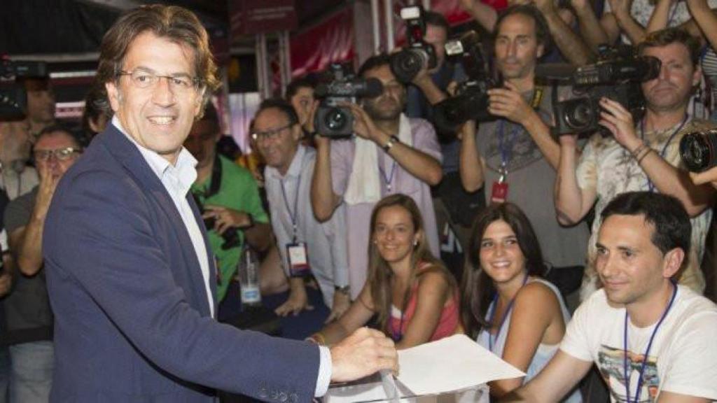 Toni Freixa vota en las elecciones presidenciales del Barça en 2015