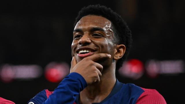 Alejandro Balde y Lamine Yamal festejan un gol del Barça al Real Madrid en la Supercopa