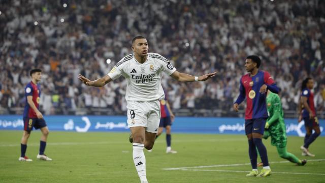 Kylian Mbappé celebra su gol al Barça en la final de la Supercopa de España